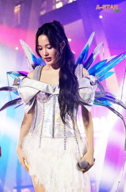 'ฟรีน-เบ็คกี้' ควงคู่ฟินาเล่โชว์ "centralwOrld Love with Pride 2025" ฉลอง Pride Month ด้วยพลังรักหลากสี