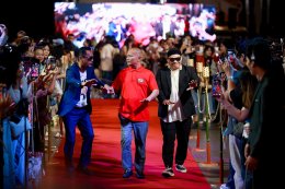 ทุกเสียงรอบสื่อยัน "นากรักมาก ม๊ากมาก" หนังน่ารักม๊ากมาก ฮา-ซึ้ง น้ำตาไหล 'หม่ำ-เท่ง-โหน่ง' คัมแบคจัดเต็มครบรส คริส-ญดา เคมีดีม๊ากมาก 