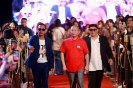 ทุกเสียงรอบสื่อยัน "นากรักมาก ม๊ากมาก" หนังน่ารักม๊ากมาก ฮา-ซึ้ง น้ำตาไหล 'หม่ำ-เท่ง-โหน่ง' คัมแบคจัดเต็มครบรส คริส-ญดา เคมีดีม๊ากมาก 