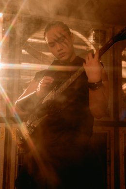 ครั้งแรกของวงการเพลง! กับ Cinematic Guitar ดนตรีแนวใหม่จาก “KRATING (กระทิง)” มือกีต้าร์และนักแต่งเพลง จากวิทยาลัยดนตรีดังระดับโลก Berklee สู่การเป็นศิลปินเดี่ยวเต็มตัว ในซิงเกิลแรก “WARMONGER” ซาวด์อลังการ สวยงาม ดุเดือด!