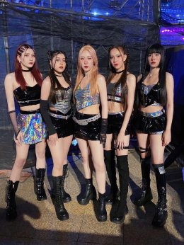 ดาเมจแรง! DE GIFT (เดอ กิฟท์) โชว์ร้อง เต้น สเต็ปโดนใจ!! บนเวทีดัง Dalat Best Dance Crew 2024 - Hoa Sen Home International Cup ประเทศเวียดนาม