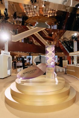 'PiXXiE' และ 'นัทฮง' ร่วมสัมผัสนวัตกรรมทรีทเม้นท์ใหม่ "Pantene Miracles Vitamin Ampoule" คลิกปุ๊บ ผมกลอสปั๊ป!