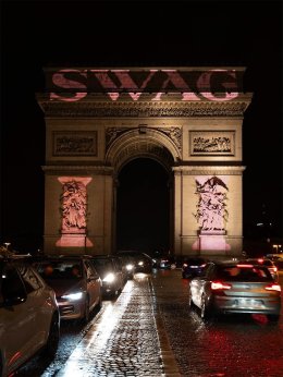 ให้โลกทั้งใบเป็นสีชมพู! ประเทศไทยต้อนรับ SWAG II อัลบั้มใหม่จาก Justin Bieber ด้วย Lighting Projection ที่ชายหาดหัวหิน พร้อมหลากหลายครีเอชั่นจากแลนด์มาร์คชื่อดังทั่วโลก