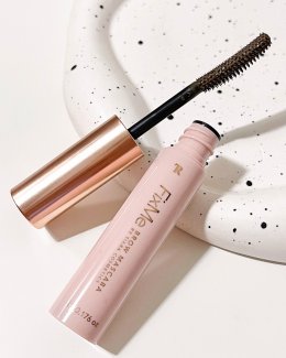 TIARA BEAUTY ประกาศความสำเร็จ Niche Strategy ปั้นยอดขาย "งานคิ้ว" ตั้งเป้าทะลุ 150 ล้าน พลิกตำราเมคอัพสู้ Red Ocean คว้า 'ดิว อริสรา' นั่งแท่นพรีเซนเตอร์ ตอกย้ำเบอร์หนึ่ง Brow Icon ของไทย