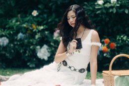 Letters from the past อัลบั้มที่เต็มไปด้วยเรื่องราวจากความทรงจำของ Le Fronce เปิดตัวด้วยเพลง "รูปถ่าย (Polaroid)" ได้ บิลลี่ Tilly Birds ร่วมแต่ง