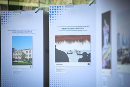 นิทรรศการภาพถ่ายเยาวชนจีน-ไทย จัดโดยมหาวิทยาลัยวิทยาศาสตร์และเทคโนโลยีหัวจง (HUST) และสำนักงานส่งเสริมเศรษฐกิจดิจิทัล (depa) ฉายภาพความสำเร็จของเยาวชนทุน ODOS  เปิดให้ชมที่ ICONSIAM วันนี้ - 18 ม.ค. 69