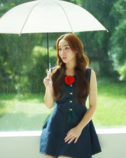 'Prim (ปริม)'  ส่งเพลงใหม่ "ร่มคันนั้น (Crush on you)" สดใสสุดละมุน ได้พระเอกหนุ่ม 'ก้าวหน้า' เติมความชุ่มฉ่ำให้หัวใจในเอ็มวี