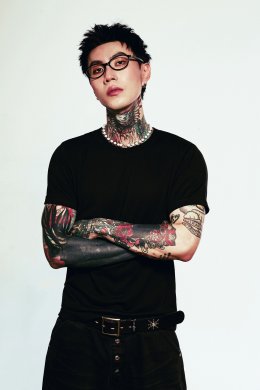 "โตมาไงวะ?" เพลงคู่สุดกวนชวนทะเลาะแห่งปี จาก QEETHA feat. CHEERS วง VIIS สไตล์ Pop-Punk สุดจี๊ด ที่จะติดหูติดปากก่อนคุณตั้งตัวทัน!