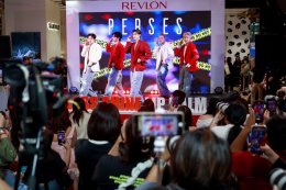 Revlon Thailand จัดงานเปิดตัว ผลิตภัณฑ์ใหม่ Revlon Super Lustrous Glass Shine Lip Balm 10 เฉดสีสุดจึ้ง!!! ดึงคนดัง "มายด์ ลภัสลัล-โฮม Homeless Makeup" และ วง "PERSES" ร่วมแจมความแวววาวสุดคึกคัก