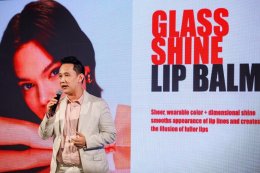 Revlon Thailand จัดงานเปิดตัว ผลิตภัณฑ์ใหม่ Revlon Super Lustrous Glass Shine Lip Balm 10 เฉดสีสุดจึ้ง!!! ดึงคนดัง "มายด์ ลภัสลัล-โฮม Homeless Makeup" และ วง "PERSES" ร่วมแจมความแวววาวสุดคึกคัก