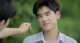 Friend Zone เริ่มสั่นคลอน! ลีร์อิต (ยูจีน อัยภณ) กับ พัตเตอร์ (ยูจีน ญาณวัฒน์)  ใครชอบใครก่อนและใครจะแหกกฎ "ห้ามคบคนใกล้ตัวเป็นแฟน" ก่อนกัน? ใน "CLASS CRUSH CRISIS" เพื่อนสนิทระวังคิดไม่ซื่อ Ep.4