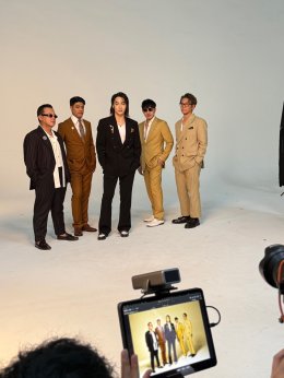แอบส่องเบื้องหลัง! "ETC." ฟิตถ่ายโปสเตอร์ เตรียมเซอร์ไพรส์ครั้งใหญ่ที่แฟนเพลงห้ามกระพริบตา!