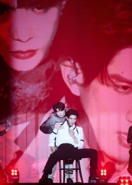นักแสดงนำจาก Double Helix ปลายทางแห่งรัก ซุนเจิ้ง หลี่ว์ซือถง เหอเจียซู ฟ่าเซวียนเก๋อ มอบความสุขให้แฟนคลับทั้งไทย และ อินเตอร์แฟน กับ คอนเสิร์ตครั้งแรกของพวกเขา ในงาน Intertwined by Fate "Double Helix" Concert in Bangkok