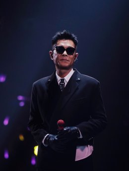 ฮือฮาสนั่นโซเชียล! 'กู่เทียนเล่อ' ปรากฏตัวในลุคพิเศษจาก TEAM WANG design บนเวทีคอนเสิร์ตที่ฮ่องกง ฝีมือดีไซน์ 'แจ็คสัน หวัง'