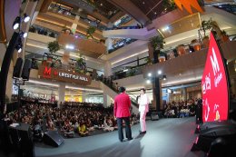 #ฟินยิ้มใหญ่! ปอนด์ ณราวิชญ์ เสิร์ฟโมเมนต์ความฟินแบบใกล้ชิด ในงาน "BANGKOK SHOPPING FESTIVAL ยิ้มใหญ่ งามวงศ์วาน"