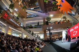 #ฟินยิ้มใหญ่! ปอนด์ ณราวิชญ์ เสิร์ฟโมเมนต์ความฟินแบบใกล้ชิด ในงาน "BANGKOK SHOPPING FESTIVAL ยิ้มใหญ่ งามวงศ์วาน"