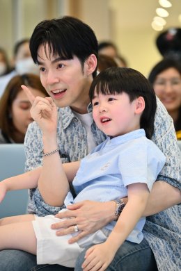 'บีม-กวี' ควง 'ออย-อฏิพรณ์' ชวนป้องกันไวรัสไข้หวัดใหญ่ให้ลูกน้อย เตรียมบอกลาอาการงอแง-เจ็บทรมานจากการฉีดยา ด้วยวัคซีนแบบพ่นจมูก