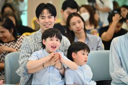 'บีม-กวี' ควง 'ออย-อฏิพรณ์' ชวนป้องกันไวรัสไข้หวัดใหญ่ให้ลูกน้อย เตรียมบอกลาอาการงอแง-เจ็บทรมานจากการฉีดยา ด้วยวัคซีนแบบพ่นจมูก