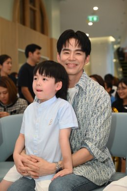 'บีม-กวี' ควง 'ออย-อฏิพรณ์' ชวนป้องกันไวรัสไข้หวัดใหญ่ให้ลูกน้อย เตรียมบอกลาอาการงอแง-เจ็บทรมานจากการฉีดยา ด้วยวัคซีนแบบพ่นจมูก