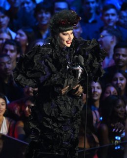 Lady Gaga, Ariana Grande, Sabrina Carpenter, Doechii, Kendrick Lamar, KATSEYE แท็กทีมคว้ารางวัลใหญ่ใน 2025 MTV VMAs