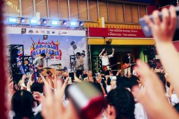 Warner Music Thailand x SmallRoom x Tero Music 3 ค่ายเพลงยักษ์ใหญ่!! ผนึกกำลังจัดเต็มความมันส์! บุกรั้วโรงเรียน กับ "คอนเสิร์ตศาสตร์ 2025 ศาสตร์ความมันส์ ยกกำลัง3"