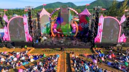 "Season of Love Song ครั้งที่ 15" หนาวส่งท้ายปี จุใจตลอดทั้งคืน ฟินเต็มอิ่มยันเช้า ถือเป็นช่วงเวลาที่ดีที่สุดของชาว SoLS เจอกันอีกครั้ง ปีหน้า! เวเนโต้ อ.สวนผึ้ง