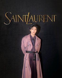 TEN (เตนล์) "แอมบาสเดอร์ของ Saint Laurent (แซงต์ โลรองต์)" เข้าร่วมงานปารีสแฟชั่นวีกติดต่อกันเป็นปีที่ 4! สมบูรณ์แบบด้วยสไตล์การแต่งตัวโทนสีเดียวกันอย่างสง่างามและท่าทางสุดผ่อนคลาย