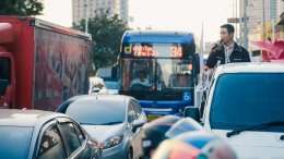 ดอกกระเจียวบานแล้วทั่วไทย! ก้อง ห้วยไร่ ส่งเพลงขึ้นอันดับ #1 ใน YouTube Music Chart Thailand และมียอดดูเกิน 1 ล้านวิว หลังปล่อยเพียง 17 ชั่วโมง