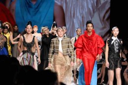 รวมตัวสุดปัง! ชมพู่-อารยา นำทัพเหล่าแฟชั่นไอคอนเช็คอินรันเวย์ "ELLE FASHION WEEK 2025" ฉลองครบรอบ 80 ปี สะท้อนพลังแห่งชีวิตและแฟชั่นอนาคต