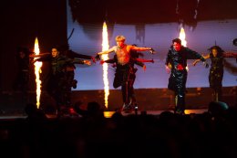 THE TITANS CONCERT สร้างตำนานคอนเสิร์ตแห่งปี 4 มหาเทพ 'BAMBAM  JEFF SATUR  PP KRIT  TIMETHAI' สร้าง "สงครามแห่งความสุข" สุดตราตรึง ครอง X อันดับ 1 ไทย 2 วันซ้อน ทะยานติดเทรนด์โลก