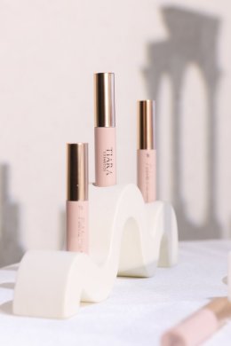 สะเทือนวงการบิวตี้! "ดิว อริสรา" ทวงบัลลังก์ตัวแม่ นั่งแท่น "TIARA Brow Icon" คนแรก เปิดตัวโปรเจกต์ยักษ์กลางสยาม ปักธงผู้นำนวัตกรรมคิ้วพรีเมียม ตั้งเป้าทะยานสู่ 150 ล้าน