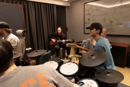 ต้องโทษเธอ ที่มาทำให้ฉันคิดถึงบ่อย! ทิกเกอร์ ปล่อย MV "ต้องโทษเธอ (Without You)" ฉบับคนคลั่งรัก