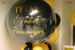 กรี๊ดสิครับ กรี๊ดเลย! ศิลปินจัดคาเฟ่ให้แฟนคลับมีอยู่จริง "ไทแทน" ฉลองครบรอบเดบิวต์ 1 ปี #TYTAN แรงขึ้นเทรนด์อันดับ 1