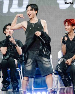 NEVONE บอยแบนด์ผู้มอบรอยยิ้มและความสดใสมาครบ 1 ปี รวมความสุขและความประทับใจในงาน "NEVONE 1st Anniversary : NEVER ENDLESS STORY & Fansign TRIGGER"