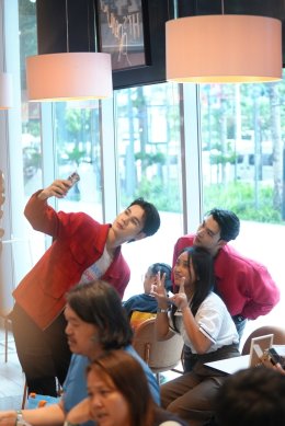 เก็บตกแฟนมีต 'ซัน-ชาย' สุดอบอุ่น แฟนคลับซีรีส์ "21 วันของฉันกับเธอ" ร่วมกรี๊ดฟินสุดเอ็กซ์คลูซีฟ