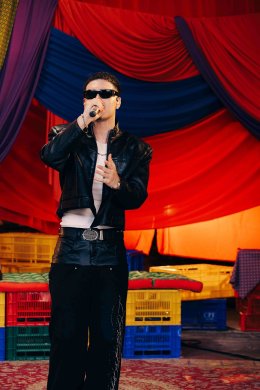 Tobii ดึงเพื่อนๆ  G-Bang, Lomax และ Archy ร่วมแจมใน Live Session "รอเธอ" ภาคต่อของบรรยากาศจาก "Tap Tap (ชวนไปเดท)"