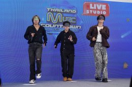  Travis Japan สร้างปรากฏการณ์พารากอนแตก! หลังไลฟ์รายการ TMC LIVE แฟนคลับไทย-ญี่ปุ่นแห่ให้กำลังใจล้นหลาม ยอดวิวคลิปย้อนหลังเกือบแสน