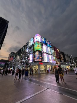 วาเลนไทน์นี้ ชวนคู่รักคู่ซี้ถ่ายสติกเกอร์เฟรมเพลงรักที่คุณเลิฟ พร้อมส่วนลดสูงสุด 200 บาท เพียงทำตามกติกาง่ายๆ กับ TRUE X SMALL WORLD x LOVE IS UNIVERSAL 2026