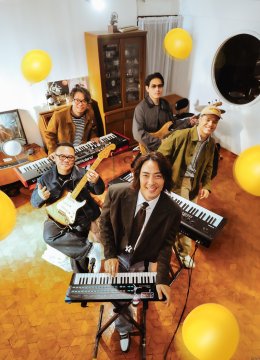เคมีที่คอดนตรีใฝ่ฝัน! ETC. ดึง THE TOYS ผสานแพชชั่นทางดนตรี ส่งเพลง "แค่เธอยิ้ม (Super Smile)" มาทำให้คุณได้ยิ้มกว้างงงงงงกว่าที่เคย :)