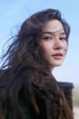 Violette Wautier ถ่ายทอดช่วงเวลาของการตั้งคำถามกับชีวิตว่า "ควรไปต่อหรือพอแค่นี้" ผ่านซิงเกิลใหม่ "give up, give in" เพลงที่โอบกอดอารมณ์เปราะบางของทุกคนอย่างเข้าใจ