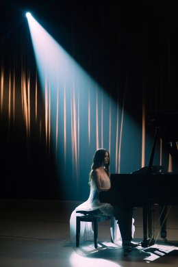 "wanna be yours (อยากให้เธอรัก)" เพลงสุดเปราะบางจาก Violette Wautier ที่สะท้อนความรู้สึกอยากถูกรักจากใครสักคน ได้ THE TOYS นั่งแท่นโปรดิวเซอร์ 