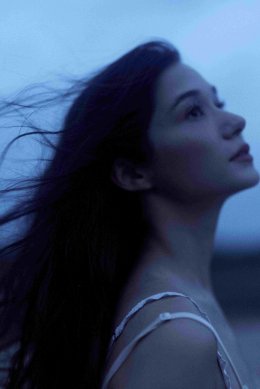 Violette Wautier ถ่ายทอดช่วงเวลาของการตั้งคำถามกับชีวิตว่า "ควรไปต่อหรือพอแค่นี้" ผ่านซิงเกิลใหม่ "give up, give in" เพลงที่โอบกอดอารมณ์เปราะบางของทุกคนอย่างเข้าใจ