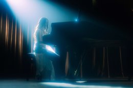 "wanna be yours (อยากให้เธอรัก)" เพลงสุดเปราะบางจาก Violette Wautier ที่สะท้อนความรู้สึกอยากถูกรักจากใครสักคน ได้ THE TOYS นั่งแท่นโปรดิวเซอร์ 