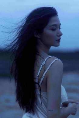 Violette Wautier ถ่ายทอดช่วงเวลาของการตั้งคำถามกับชีวิตว่า "ควรไปต่อหรือพอแค่นี้" ผ่านซิงเกิลใหม่ "give up, give in" เพลงที่โอบกอดอารมณ์เปราะบางของทุกคนอย่างเข้าใจ