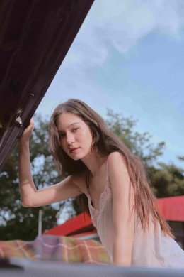 Violette Wautier ชวนพาความหวังออกเดินทางใน "หมอก (just u and i)" ซิงเกิลใหม่ที่โอบกอดความไม่แน่นอนของชีวิตเอาไว้ได้อย่างอบอุ่น
