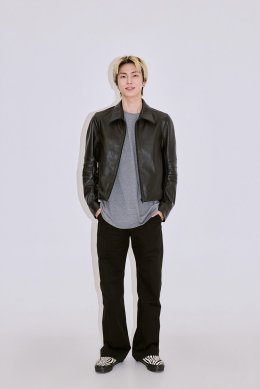 XngHan&Xoul (ซึงฮันแอนด์โซล) กลับมาอย่างเปล่งประกายด้วยมินิอัลบั้มชุดแรก "Glow" (โกลว์) นำเสนอสีสันทางดนตรีผ่าน 5 เพลงที่อิงจากซาวนด์ EDM หลากหลายแบบ