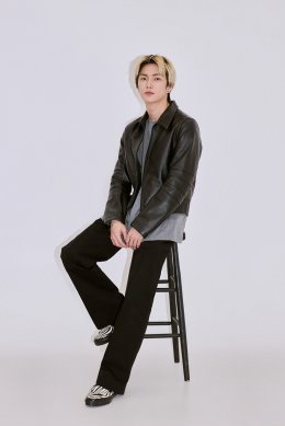 XngHan&Xoul (ซึงฮันแอนด์โซล) กลับมาอย่างเปล่งประกายด้วยมินิอัลบั้มชุดแรก "Glow" (โกลว์) นำเสนอสีสันทางดนตรีผ่าน 5 เพลงที่อิงจากซาวนด์ EDM หลากหลายแบบ