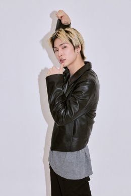 XngHan&Xoul (ซึงฮันแอนด์โซล) กลับมาอย่างเปล่งประกายด้วยมินิอัลบั้มชุดแรก "Glow" (โกลว์) นำเสนอสีสันทางดนตรีผ่าน 5 เพลงที่อิงจากซาวนด์ EDM หลากหลายแบบ