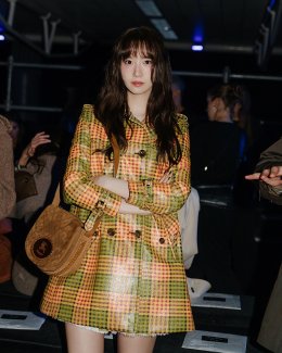 YOONA (ยุนอา) ปรากฏตัวดึงดูดความสนใจในงานแฟชั่นโชว์ของ Burberry (เบอร์เบอรี่) พร้อมเผยเสน่ห์ความน่ารักที่เปล่งประกายไปถึงลอนดอน