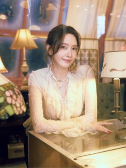 YOONA (ยุนอา) ตอบแทนความรักด้วยซิงเกิลใหม่ที่ร่วมเขียนเนื้อเพลง "Wish to Wish" (วิช ทู วิช) ถ่ายทอดความรู้สึกขอบคุณและอบอุ่นใจ ส่งท้ายปี 2025 อย่างมีความหมาย